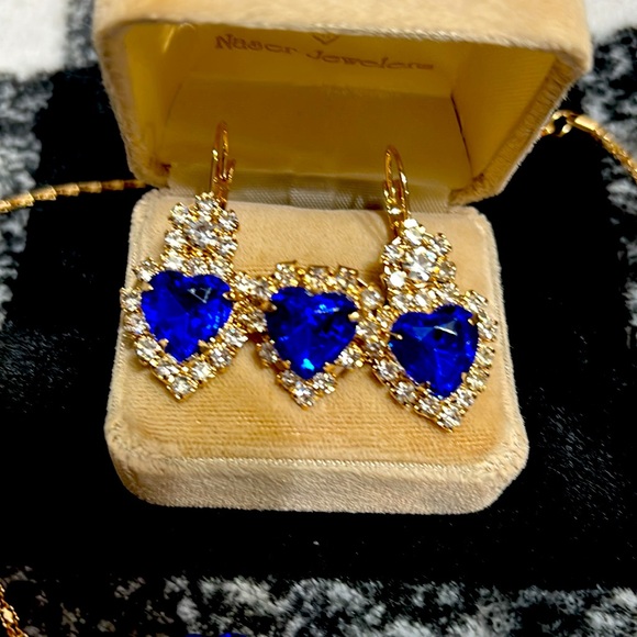 Elegant Blue Heart Jewelry Set - Picture 2 of 6